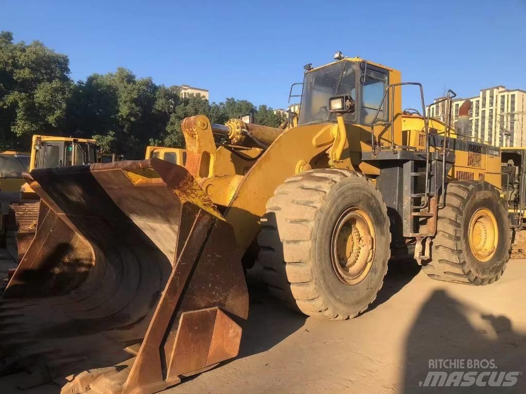 Komatsu WA 600-3 Kolové nakladače