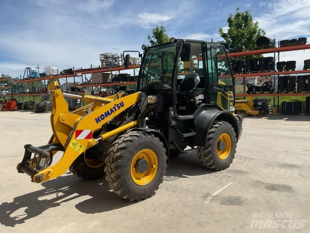 Komatsu WA80M-8 Kolové nakladače