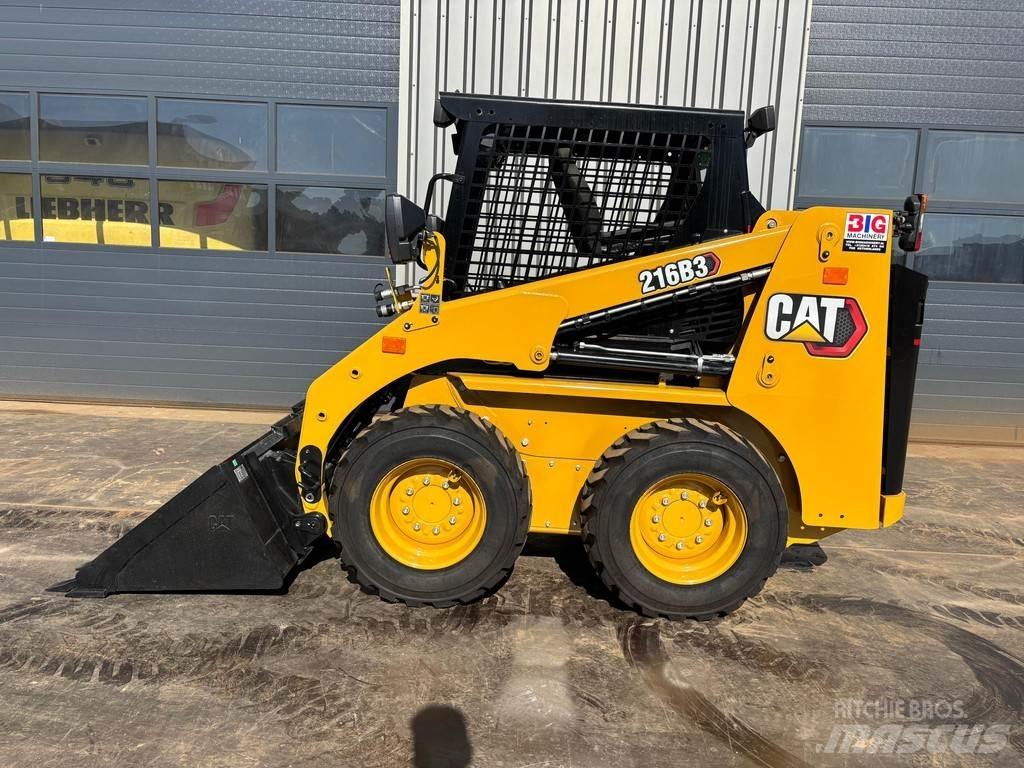 CAT 216B3 Kolové nakladače