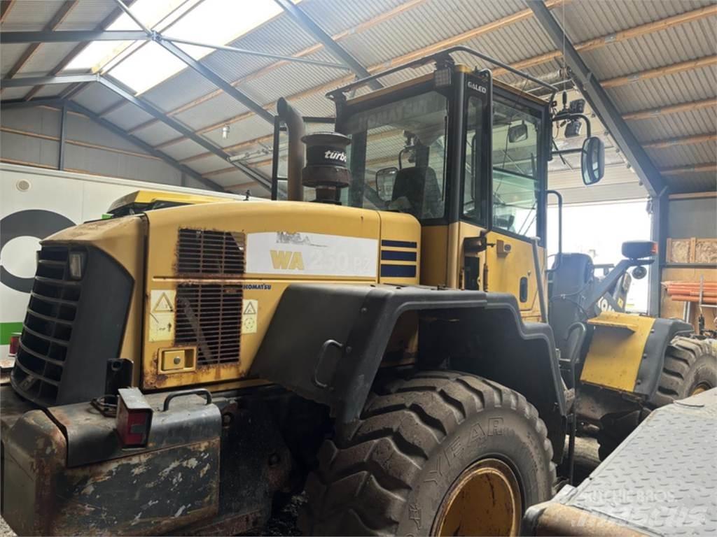 Komatsu WA250PZ-5 Kolové nakladače