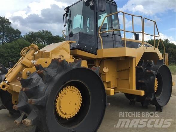 CAT 826G Skládkové kompaktory