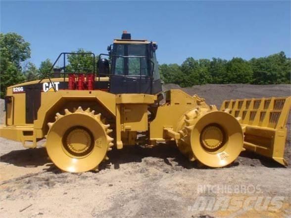 CAT 826G Skládkové kompaktory