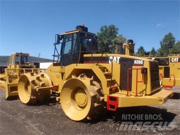 CAT 826G Skládkové kompaktory