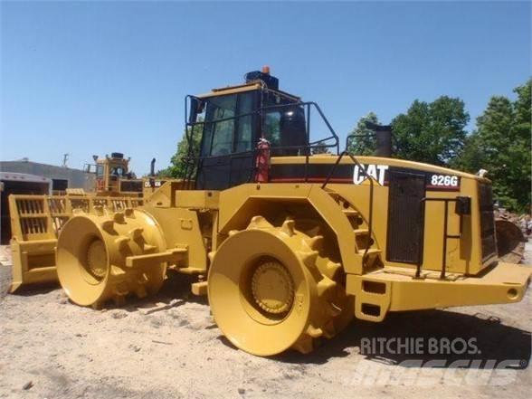 CAT 826G Skládkové kompaktory