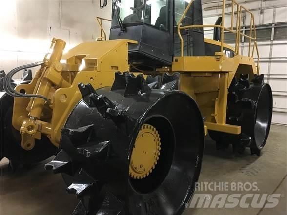 CAT 826G Skládkové kompaktory