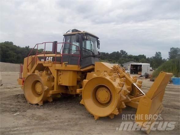 CAT 826H Skládkové kompaktory