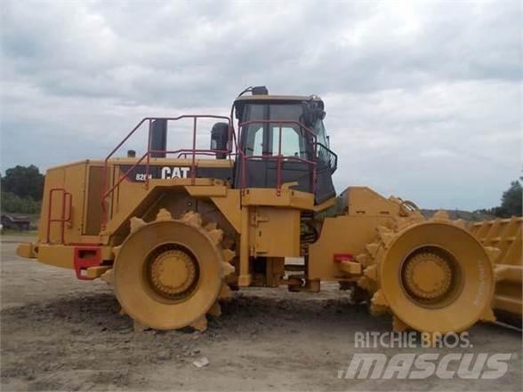 CAT 826H Skládkové kompaktory