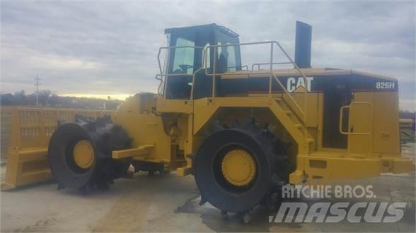CAT 826H Skládkové kompaktory
