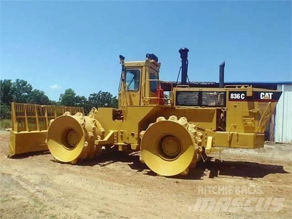 CAT 836C Skládkové kompaktory