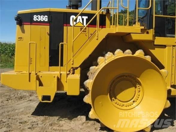 CAT 836G Skládkové kompaktory