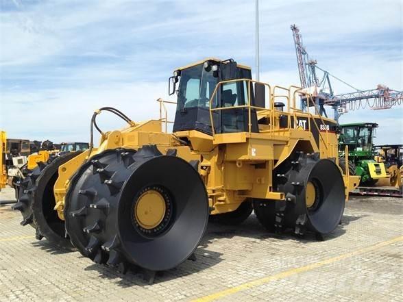 CAT 836G Skládkové kompaktory