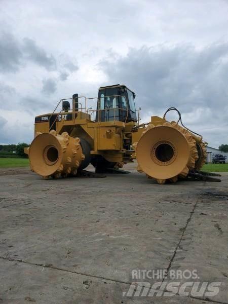 CAT 836G Skládkové kompaktory