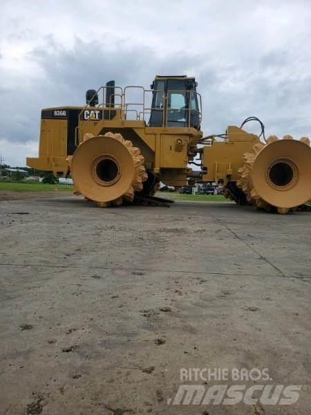 CAT 836G Skládkové kompaktory
