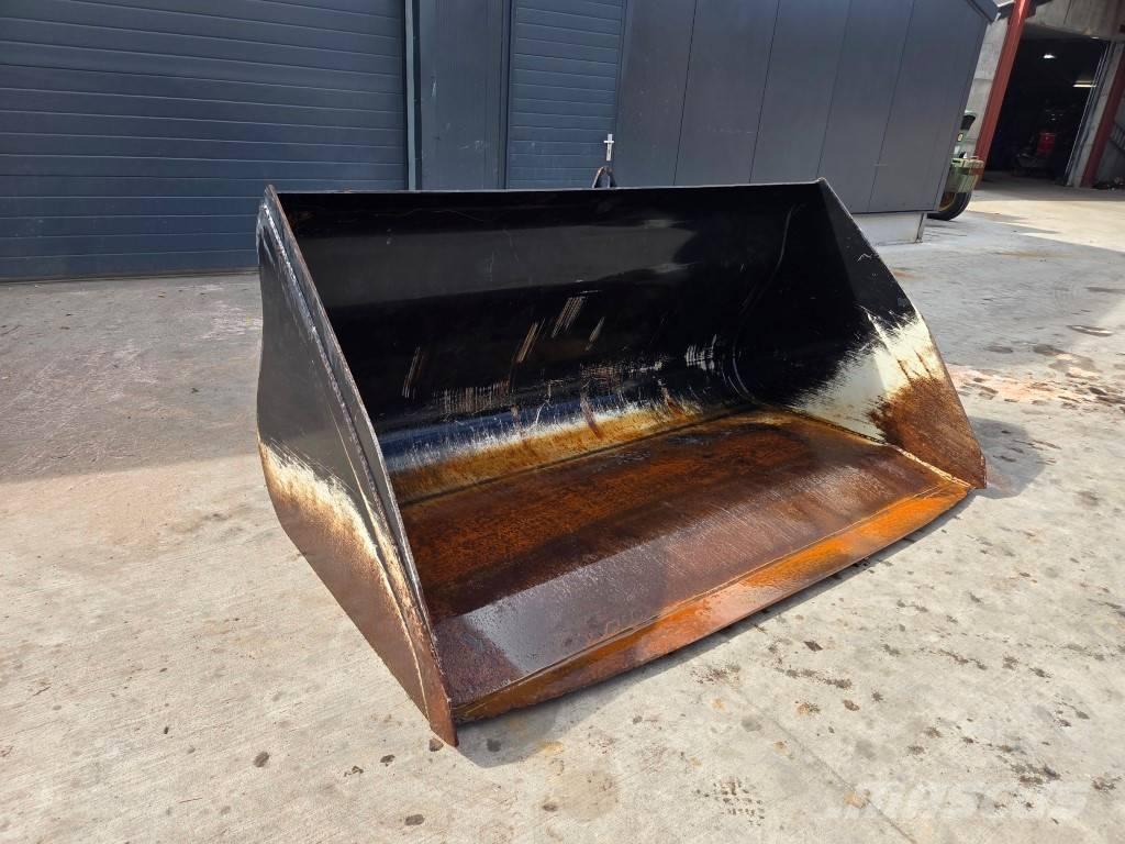 JLG 2450 / 2400 Příslušenství předního nakladače