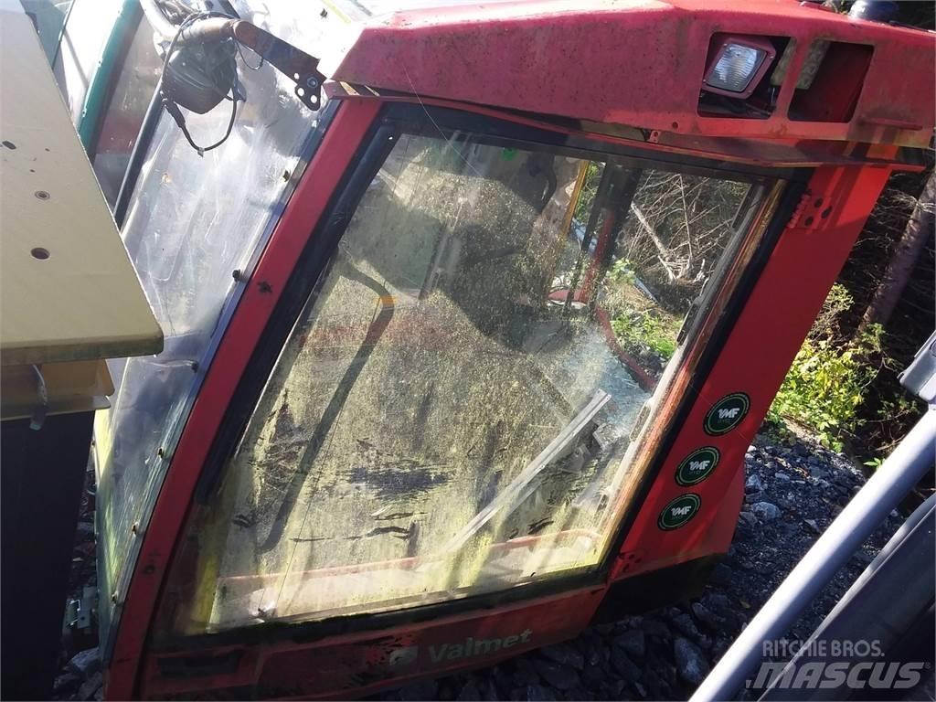 Valmet 941 Kabiny a interiér