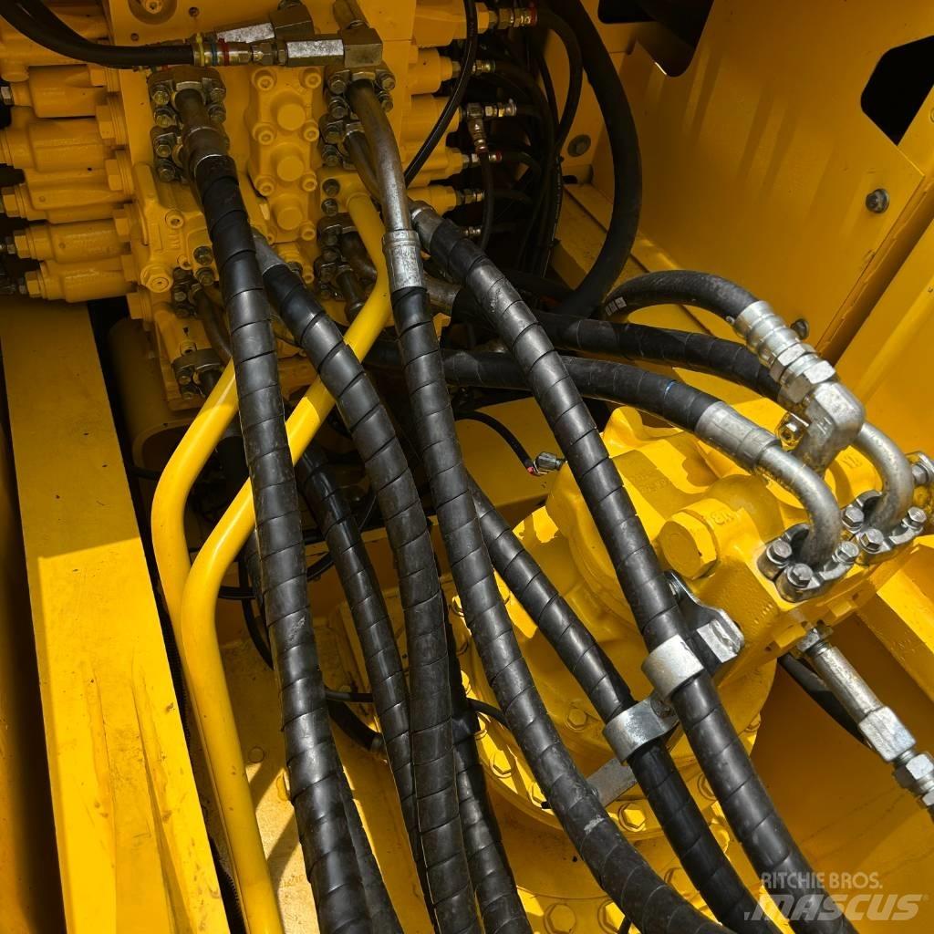 Komatsu 220-8 Pásová rýpadla