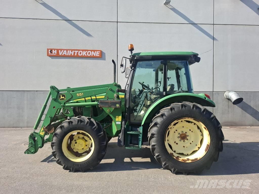 John Deere 5820 Traktory
