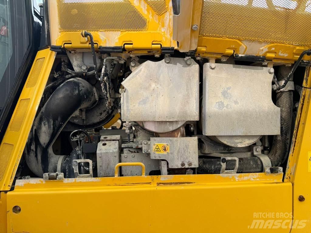 Komatsu D65PXi-18 Pásové dozery