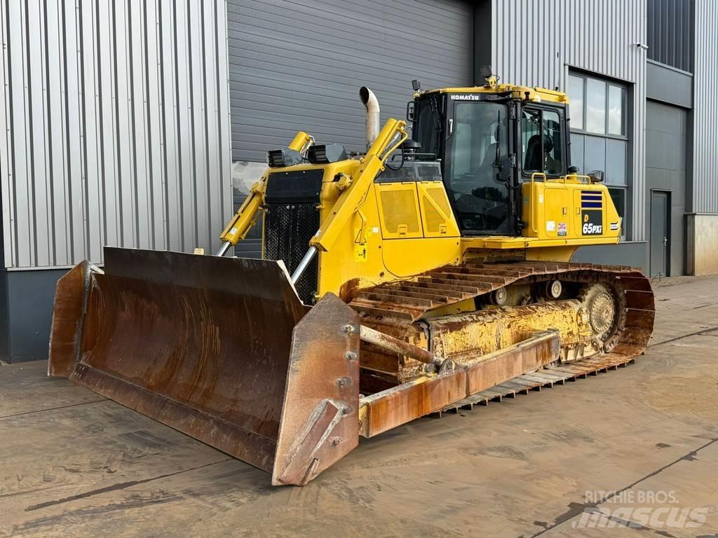 Komatsu D65PXi-18 Pásové dozery