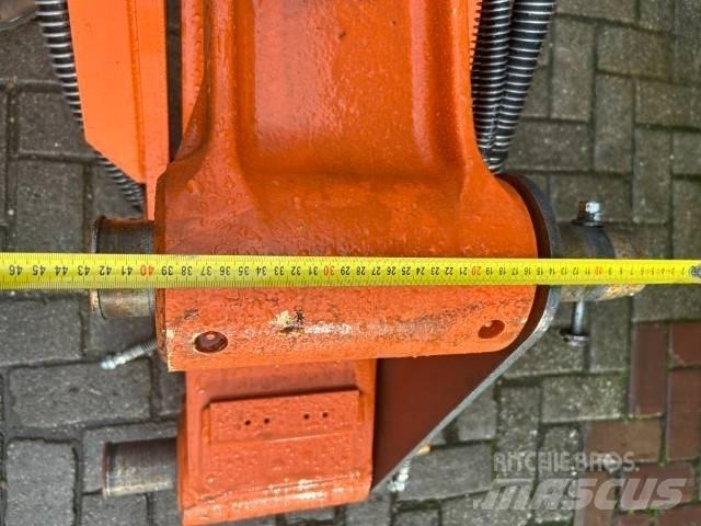 Hitachi ZX 135 Pásová rýpadla