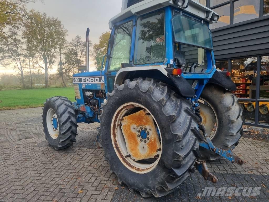 Ford 8210 Traktory