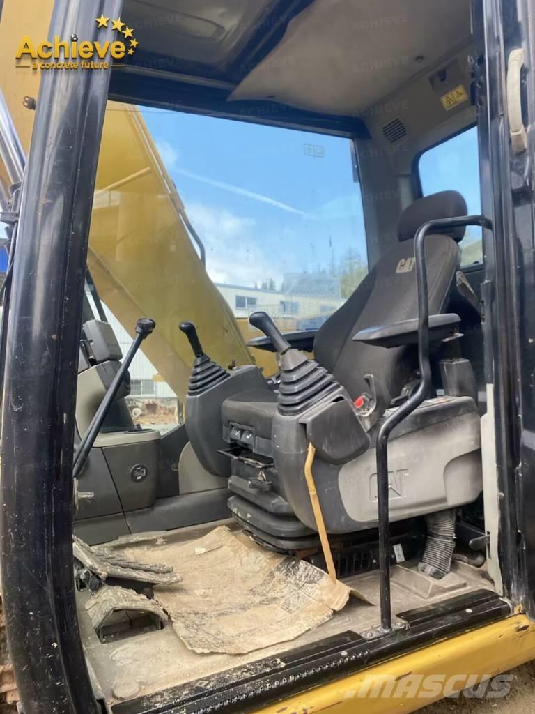 CAT 313D2GC Pásová rýpadla