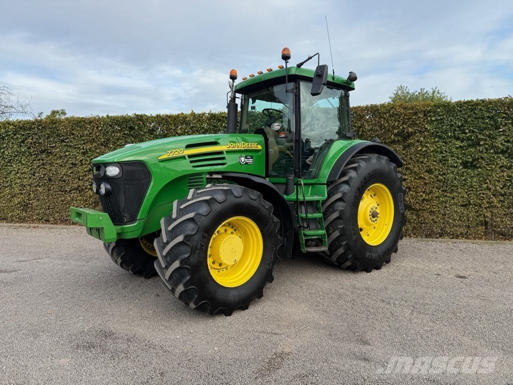 John Deere 7720 Traktory