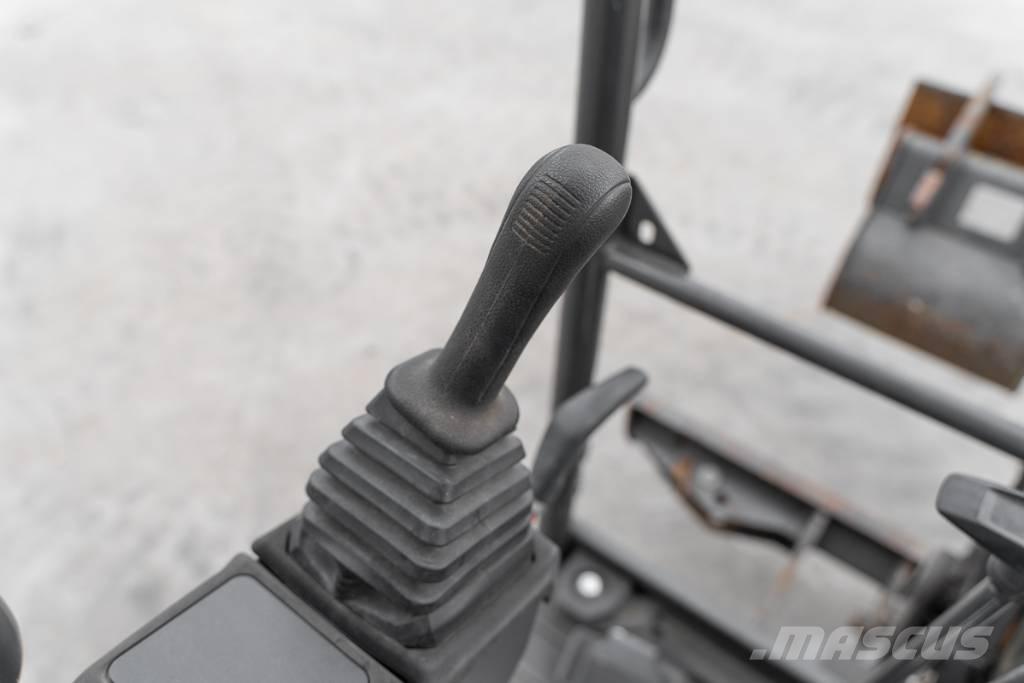 CASE CX 17 D Mini rýpadla < 7t