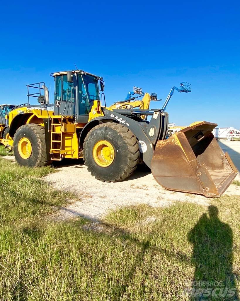 John Deere 844K Kolové nakladače