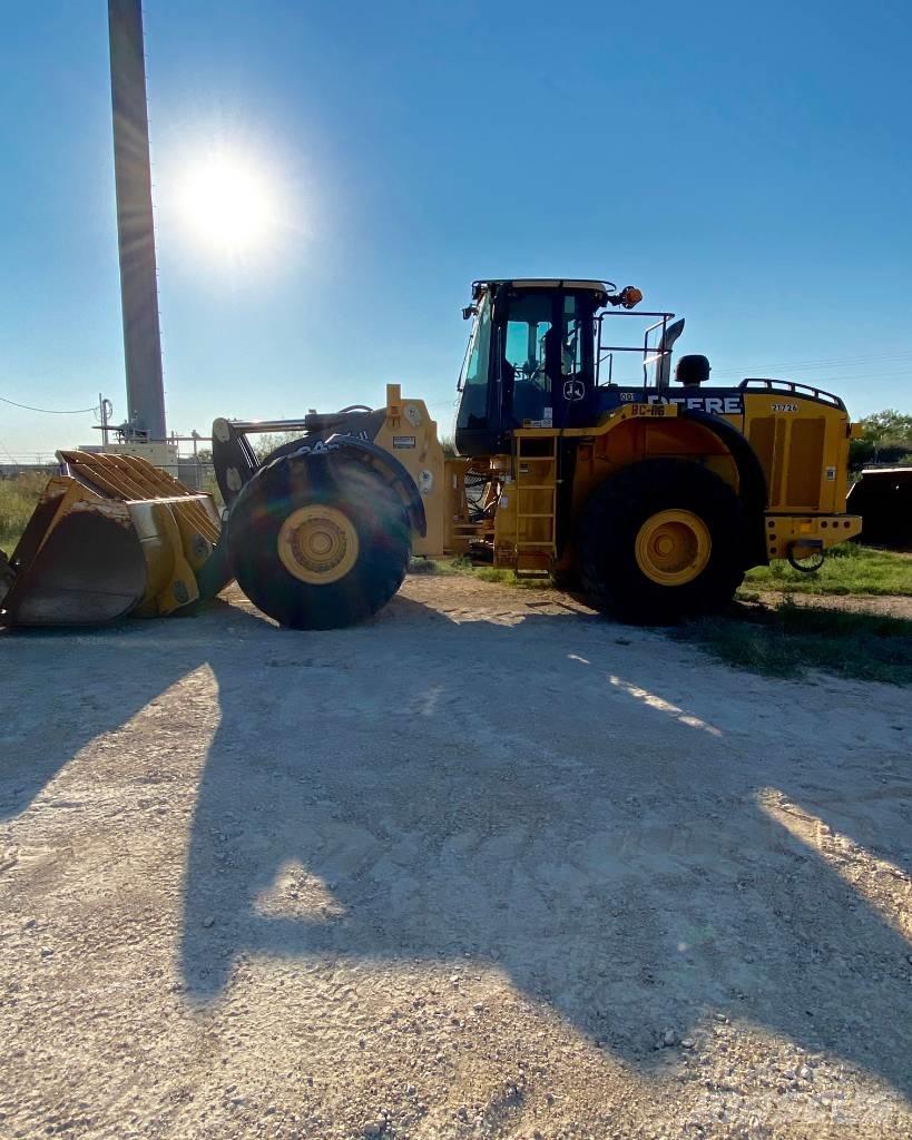John Deere 844K Kolové nakladače