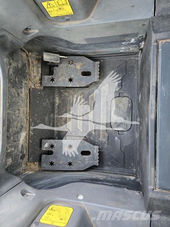 Bobcat T76 Smykem řízené nakladače
