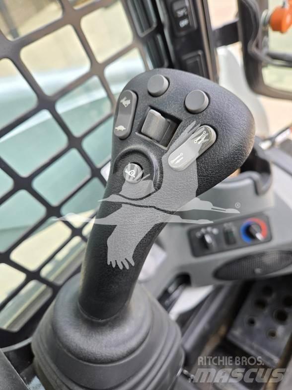 Bobcat T770 Smykem řízené nakladače