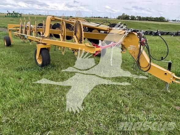 Vermeer VR1428 Obraceče a shrabovače sena