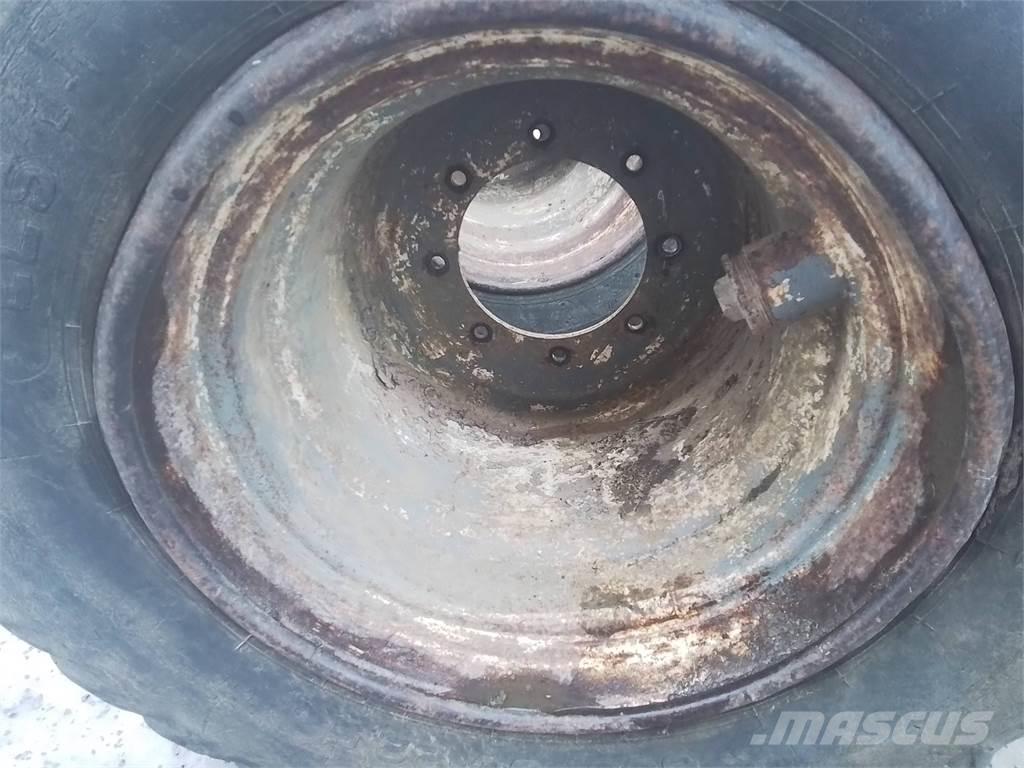 Valmet 828 20x22,5 Pneumatiky, kola a ráfky