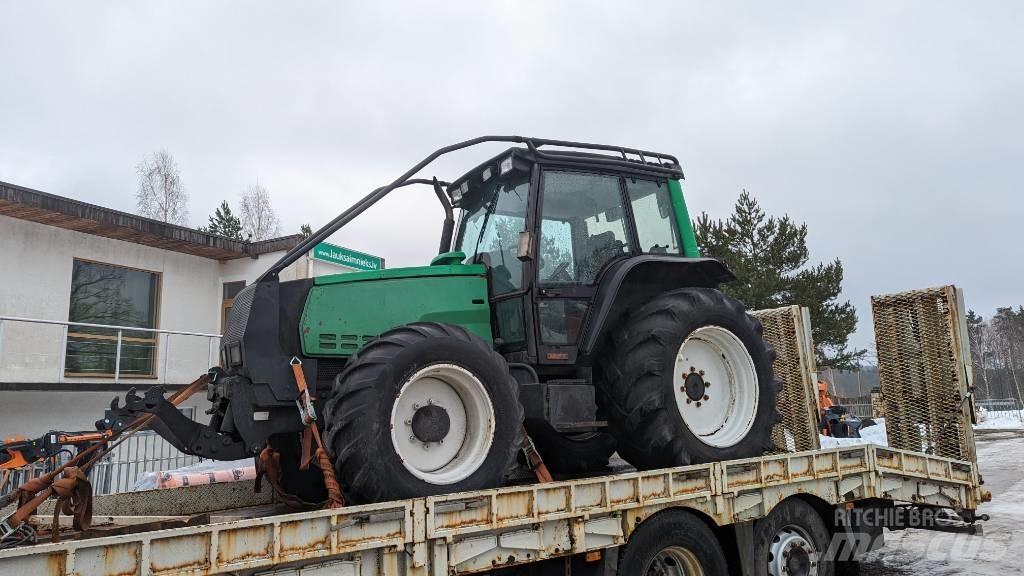 Valtra Loader Teleskopické nakladače pro zemědělství
