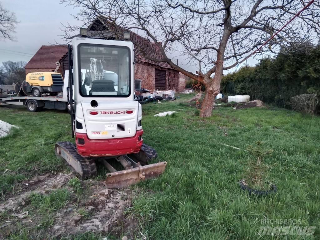 Takeuchi TB 225 Mini rýpadla < 7t