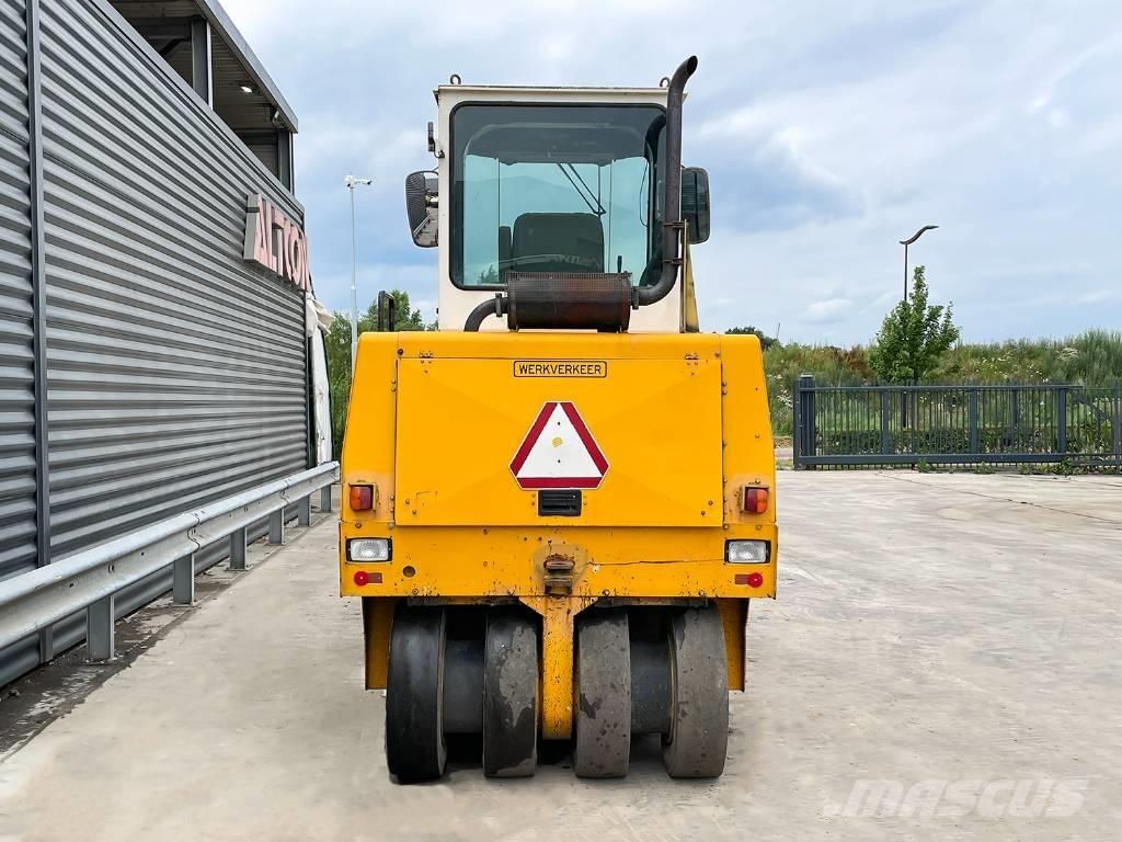 Dynapac CP 142 Pneumatikové válce