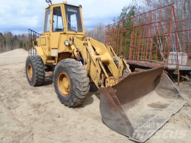 CAT 930 Kolové nakladače