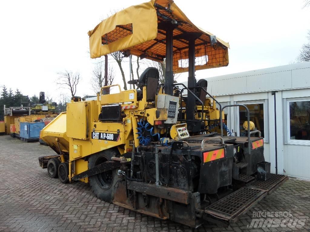 CAT AP 600 Finišery