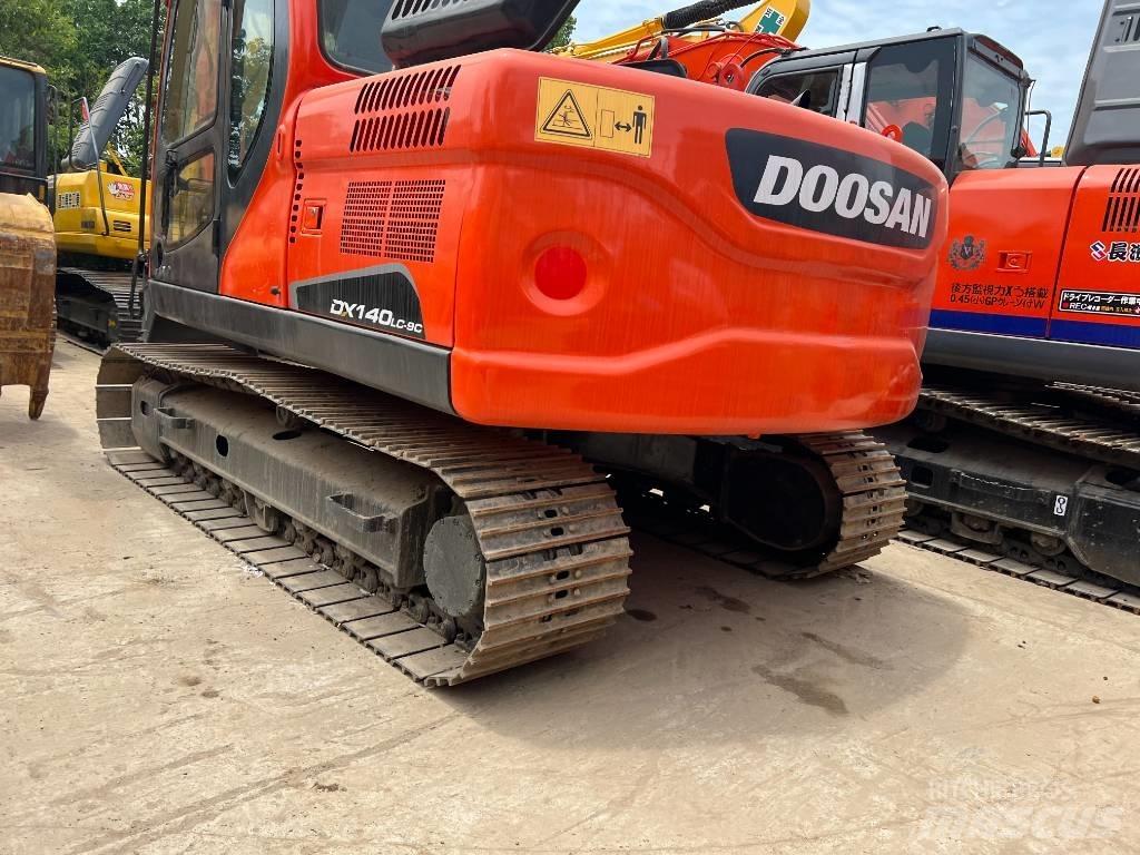 Doosan DX140 Pásová rýpadla