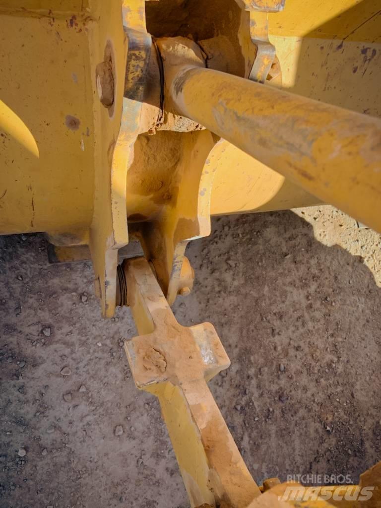 CAT 920 Kolové nakladače