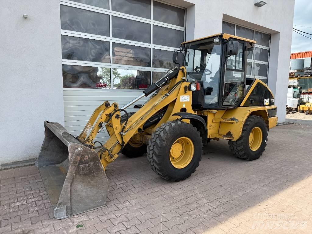 CAT 908 Kolové nakladače