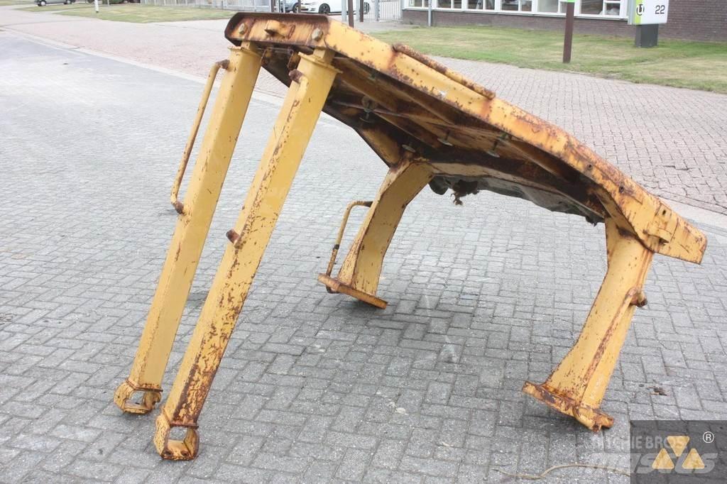 CAT D7H O-rops cab Kabiny a interiér