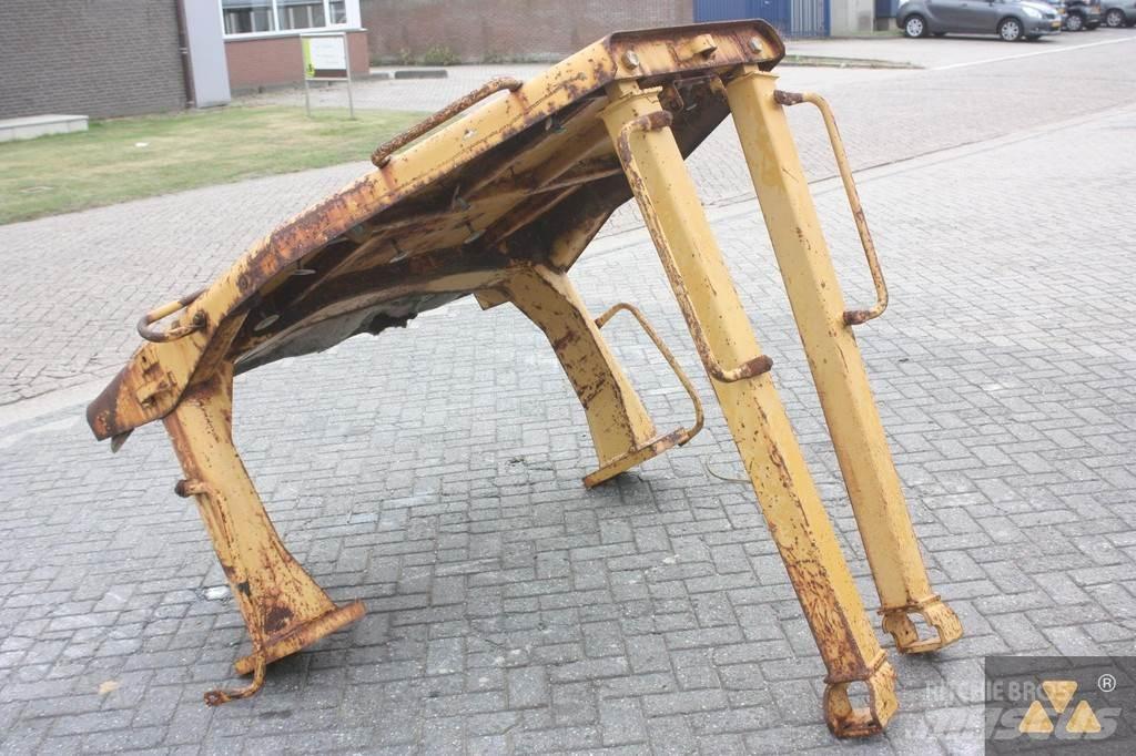 CAT D7H O-rops cab Kabiny a interiér