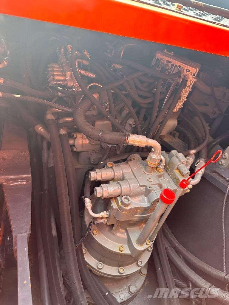 Hitachi ZX200 Pásová rýpadla