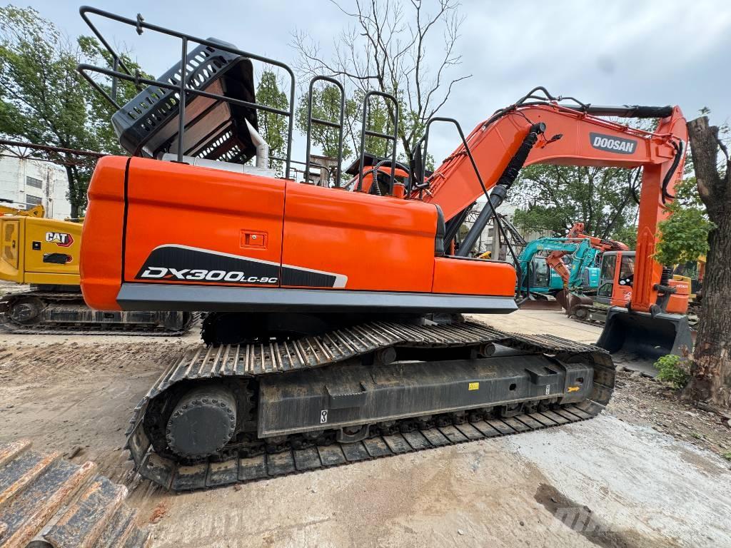 Doosan DX 300 Pásová rýpadla