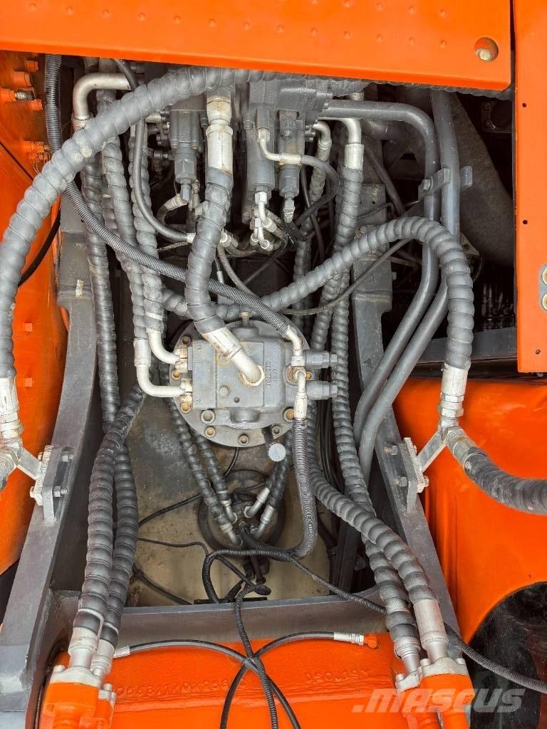 Doosan DX 300 Pásová rýpadla