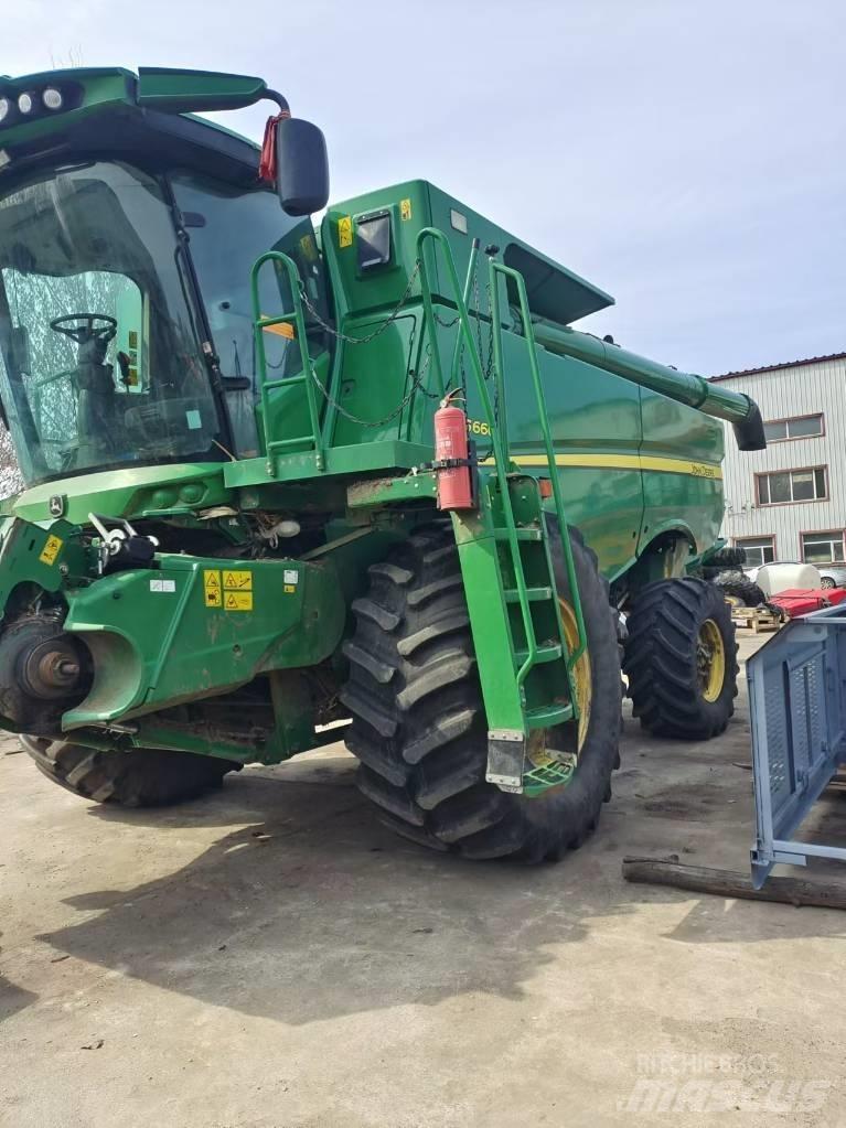 John Deere S660 Sklízecí mlátičky
