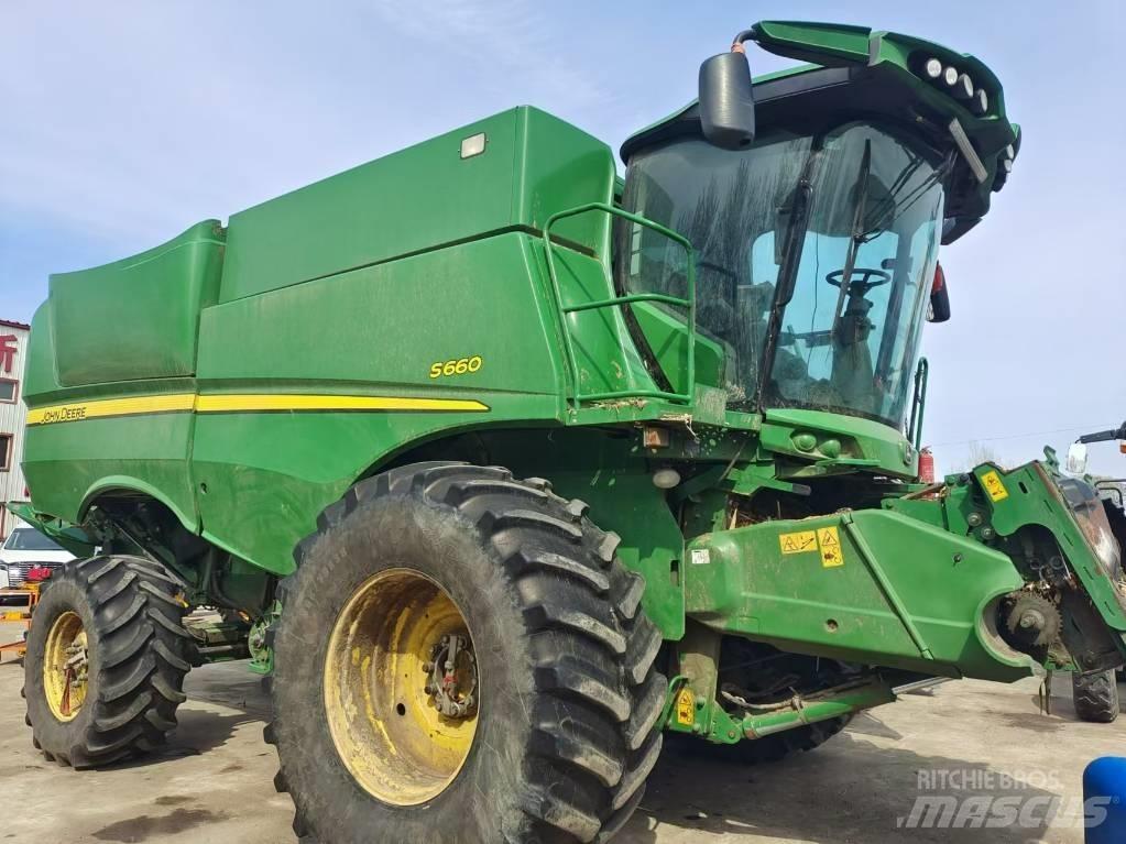 John Deere S660 Sklízecí mlátičky