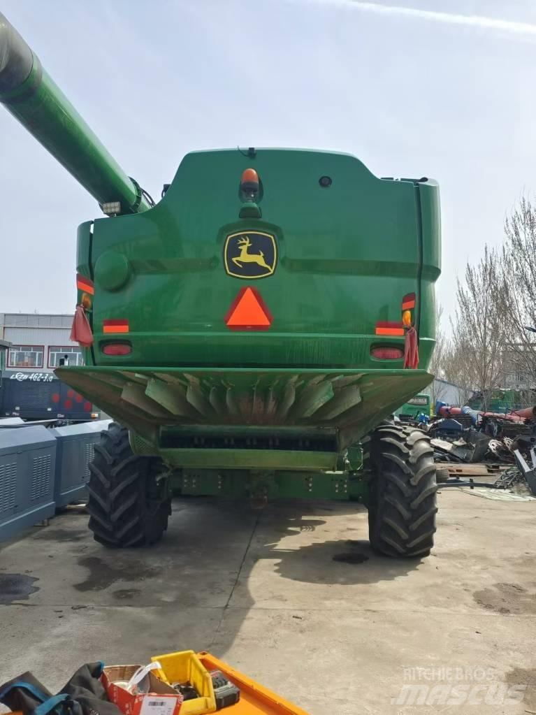John Deere S660 Sklízecí mlátičky